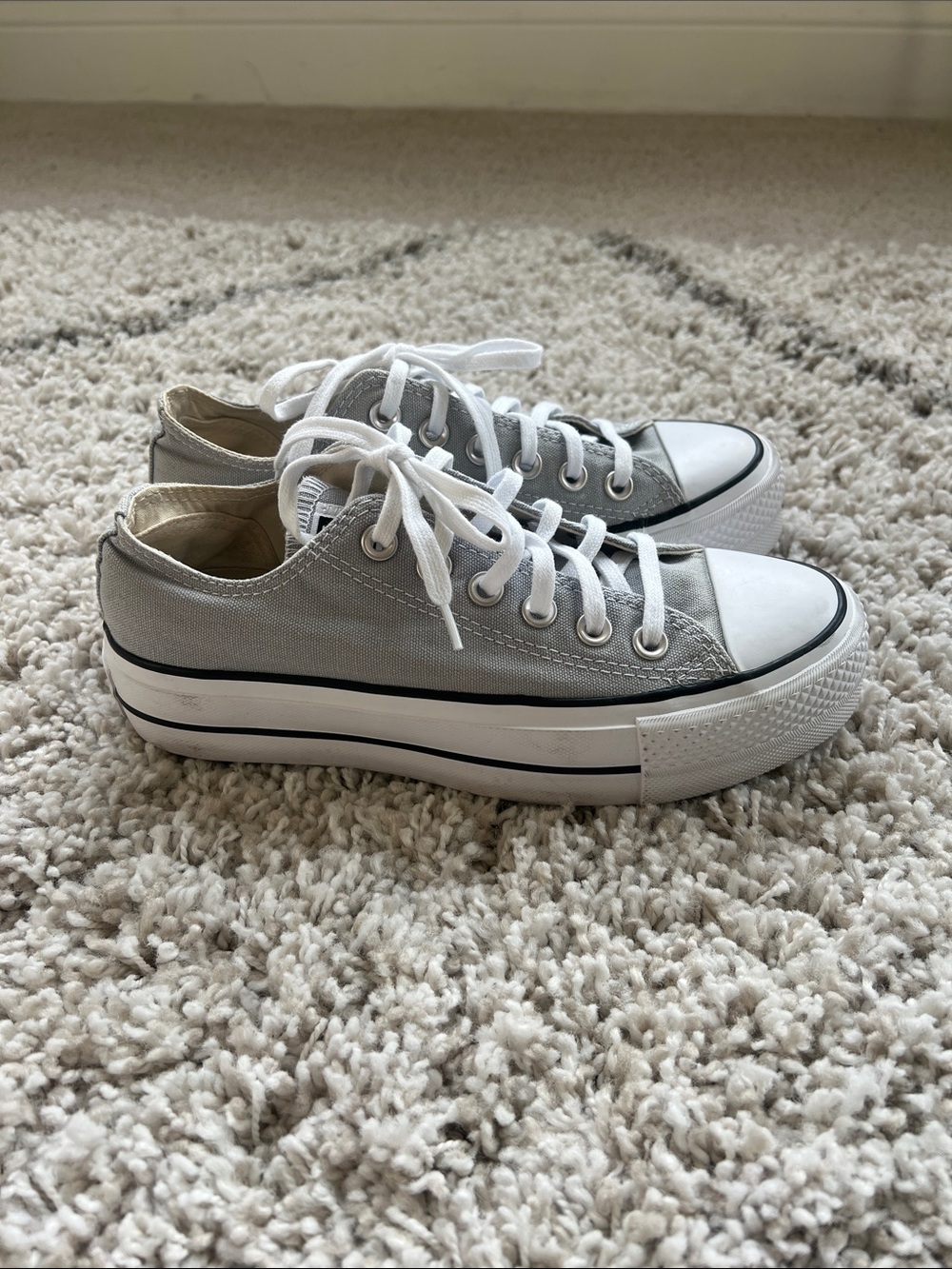 Women’s Platform Low-Top Converse Sneakers
